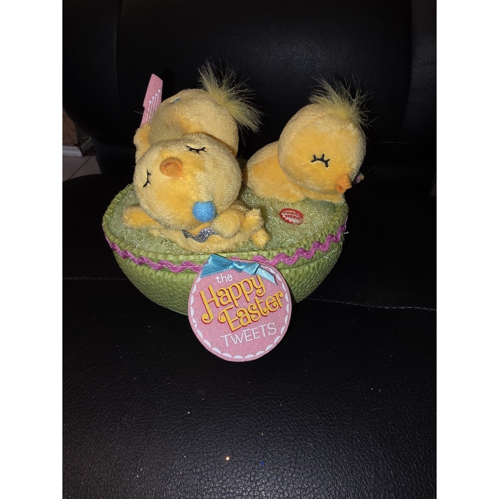 Hallmark Chicks The Happy Easter Tweets Animated Music Singing Plush Basket 6.5"